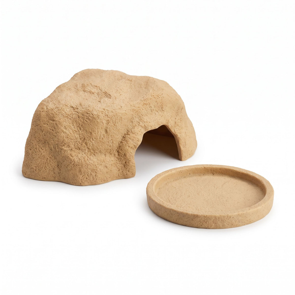Cachette rocheuse beige et gamelle plate assortie pour terrarium, sur fond blanc